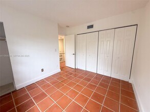 11 Edgewater Dr in Coral Gables, FL - Building Photo - Building Photo
