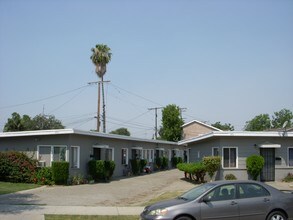 9711-9717 Salt Lake Ave in South Gate, CA - Building Photo - Building Photo