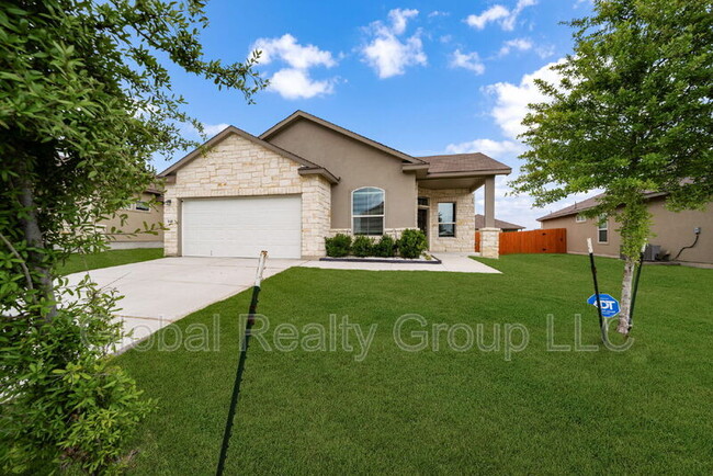 property at 548 Lilac Shls