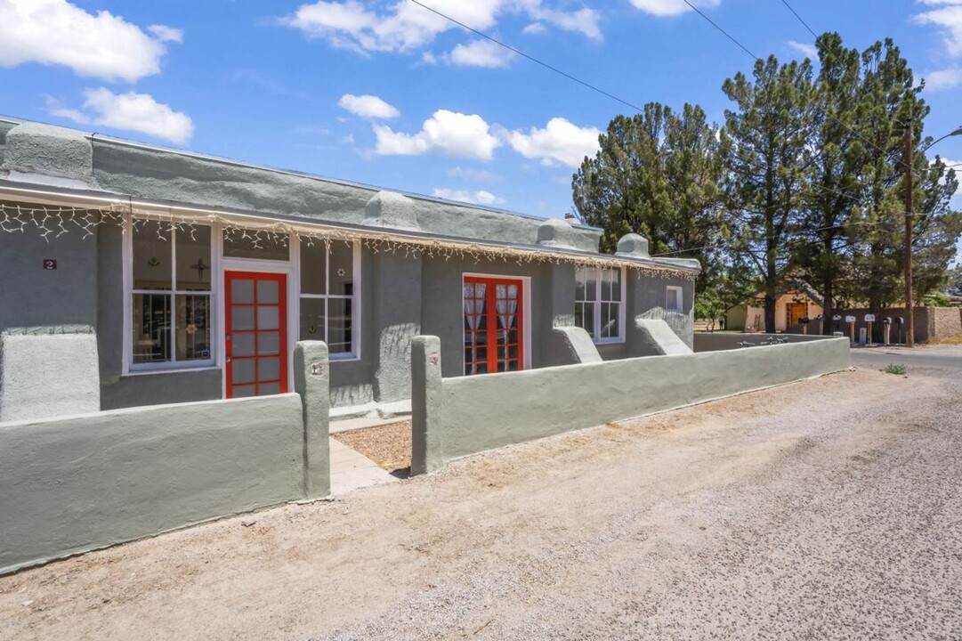 393 E San Miguel St in La Mesa, NM - Building Photo