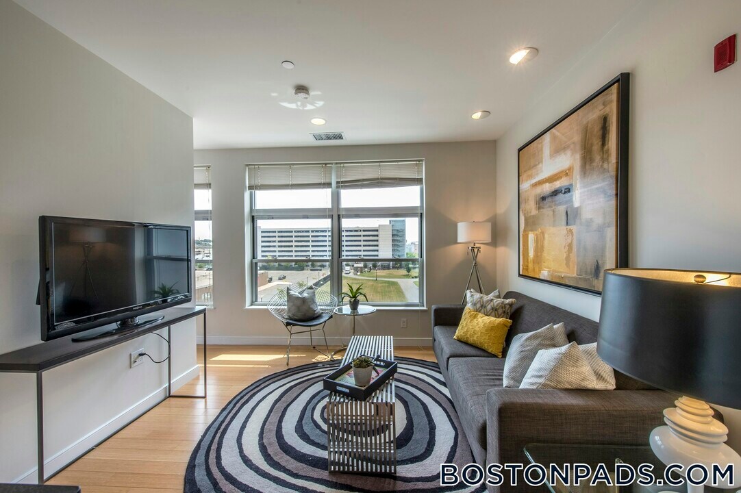 601 Albany St, Unit 403 in Boston, MA - Building Photo