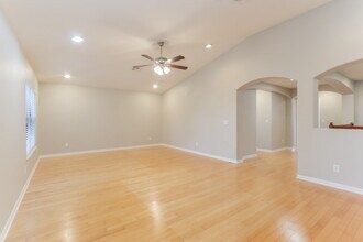 2019 Abbey Trace Dr in Dover, FL - Building Photo - Building Photo