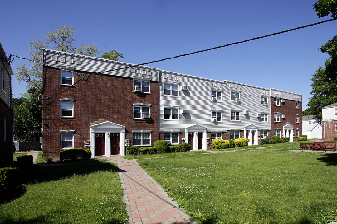 Hastings Village in Rutherford, NJ - Building Photo