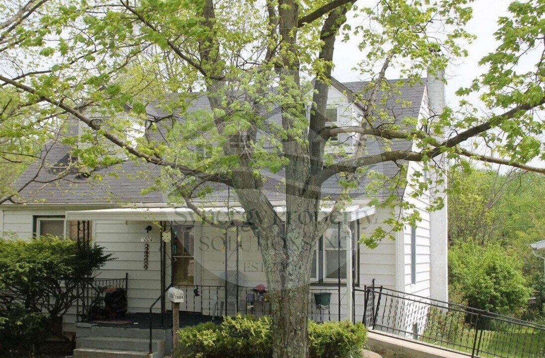 1004 Burger Ave in Mansfield, OH - Building Photo