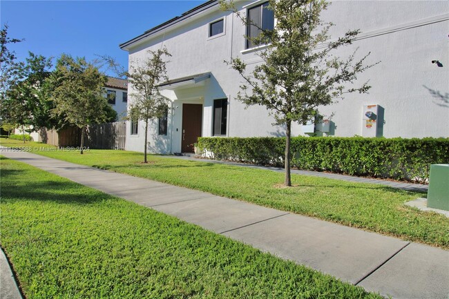 23380 SW 110th Ct in Princeton, FL - Foto de edificio - Building Photo