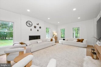 8225 Hawkins Creamery Rd in Gaithersburg, MD - Building Photo - Building Photo