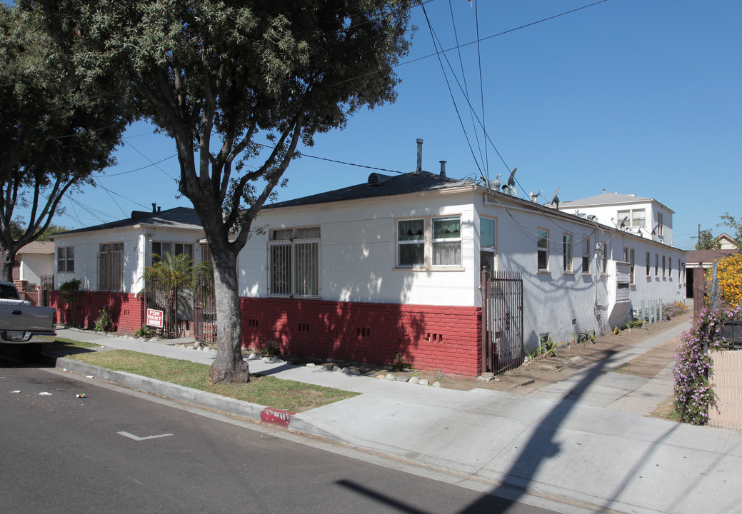 6055 Fishburn Ave in Huntington Park, CA - Foto de edificio