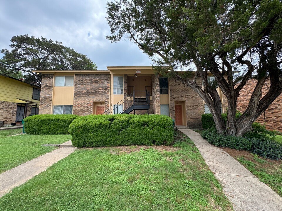 1303 Indian Trail in Harker Heights, TX - Building Photo
