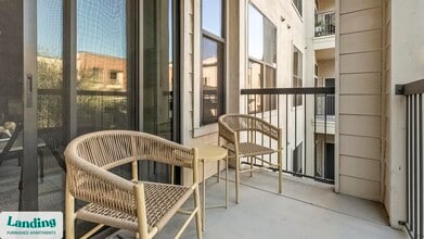 2626 Fountain View Dr in Houston, TX - Building Photo - Building Photo