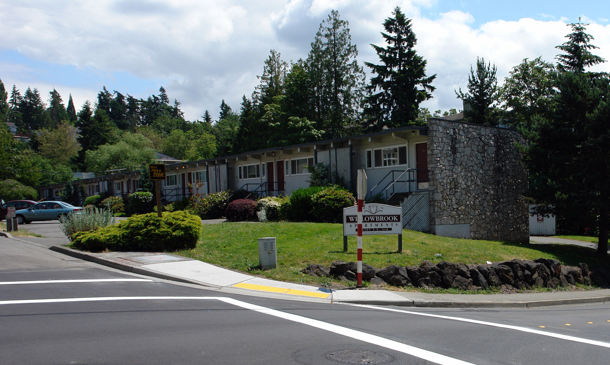 Willowbrook Apartments in Bellevue, WA - Foto de edificio