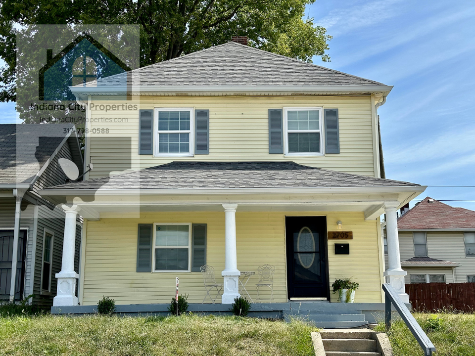 2705 Shriver Ave in Indianapolis, IN - Foto de edificio