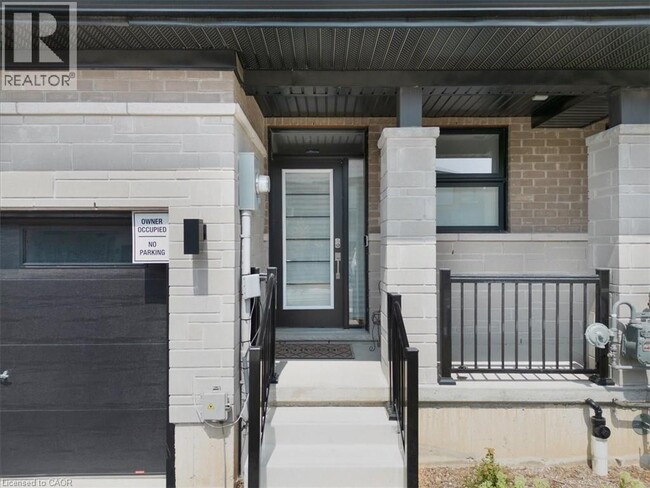 448 Blackburn Dr in Brantford, ON - Building Photo - Building Photo