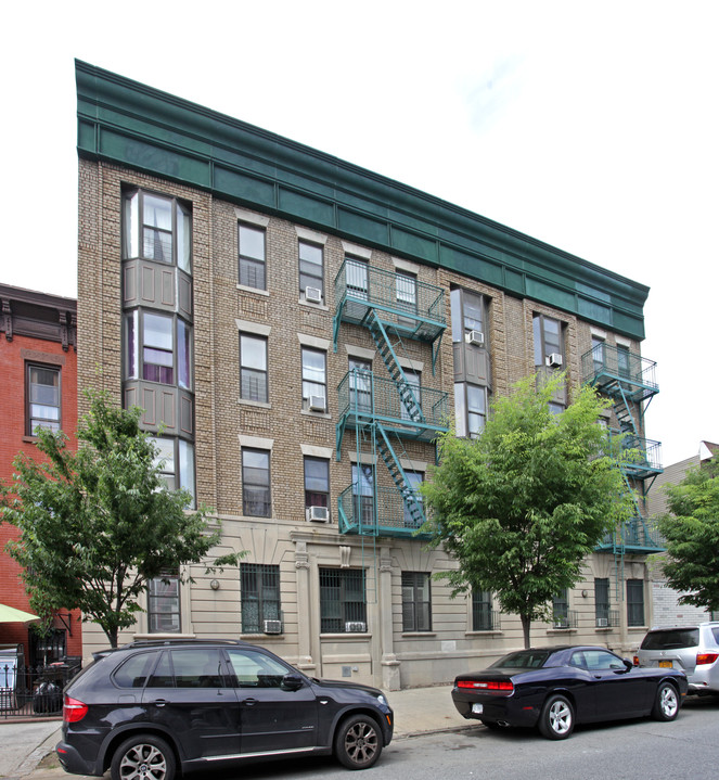 709 Lafayette Ave in Brooklyn, NY - Building Photo