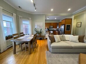 57 Magazine St, Unit 64 in Cambridge, MA - Foto de edificio - Building Photo