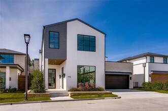 9721 Kerrisdale Ln in Dallas, TX - Building Photo - Building Photo