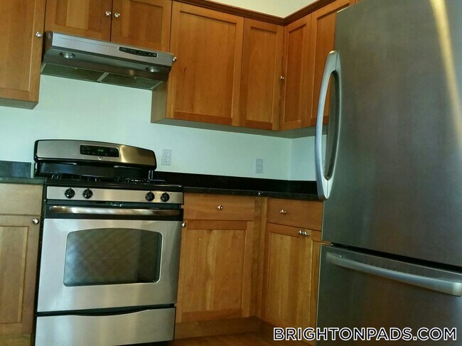 10 Selkirk Rd in Boston, MA - Building Photo - Building Photo