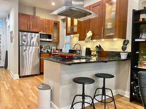 1636 W Beach Ave, Unit 1F in Chicago, IL - Foto de edificio - Building Photo