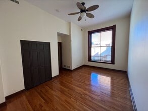 26 E Downer Pl in Aurora, IL - Building Photo - Building Photo