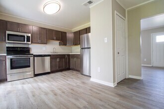 Meadowfield Townhomes in Rochester Hills, MI - Building Photo - Building Photo