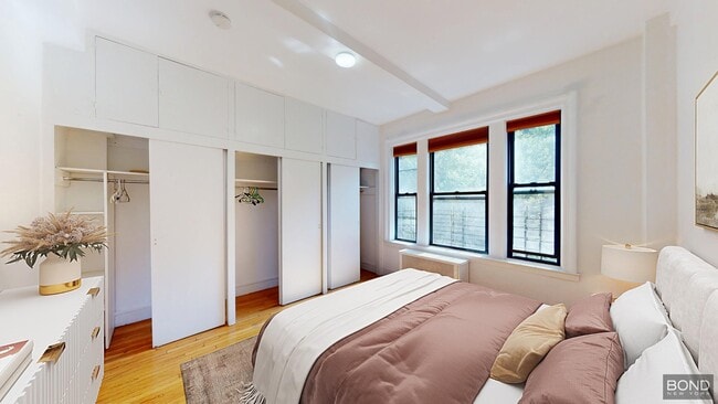 325 W 77th St in New York, NY - Building Photo - Building Photo