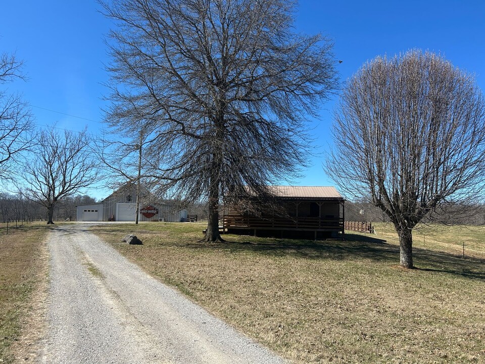 2400 Seven Springs Rd in Cookeville, TN - Building Photo