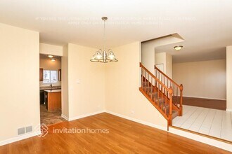 290 S Annandale Dr in Lake In The Hills, IL - Building Photo - Building Photo