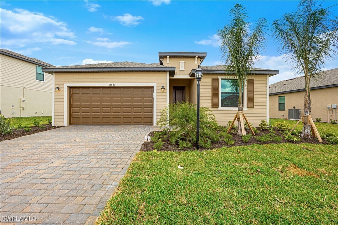 14640 Palamos Cir in Ft. Myers, FL - Foto de edificio
