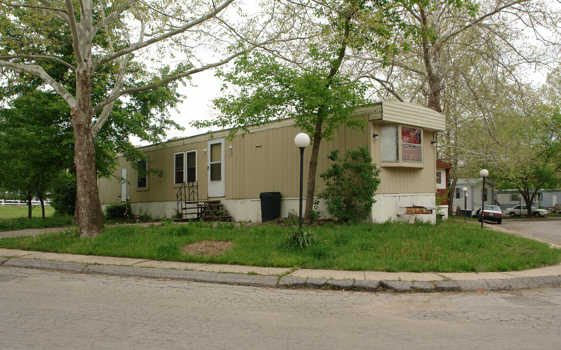 Mobile Village in Lawrence, KS - Foto de edificio