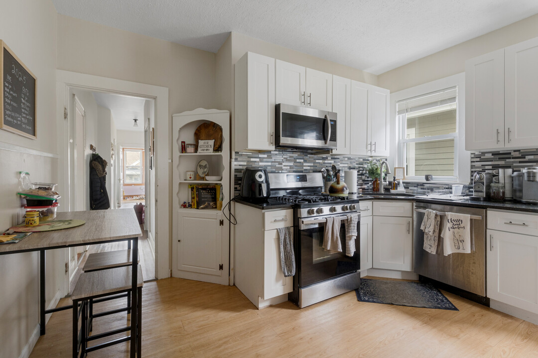 19 Malvern Ave, Unit 2 in Somerville, MA - Building Photo