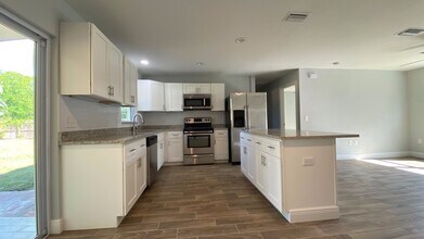 5311 Avila Ave in Sarasota, FL - Building Photo - Building Photo