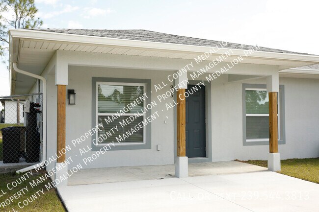 915 Graystone Ave in Lehigh Acres, FL - Building Photo - Building Photo