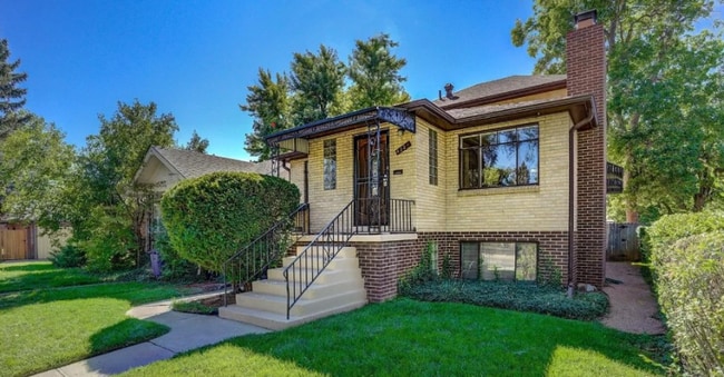 4334 E Batavia Pl
