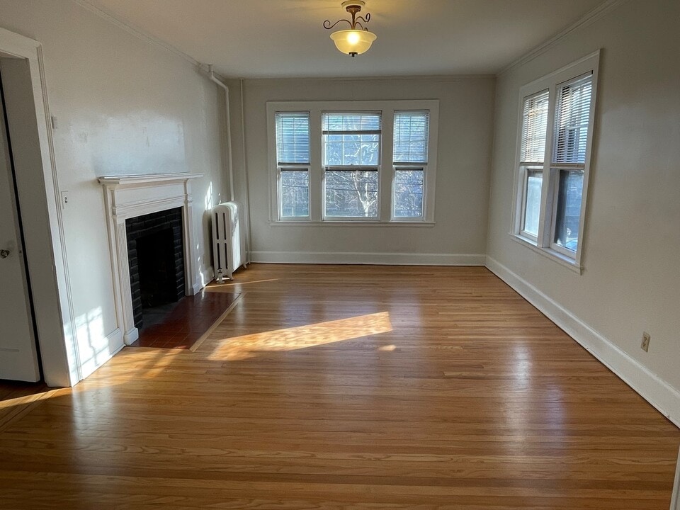 11 S Highland St, Unit 1 in West Hartford, CT - Building Photo
