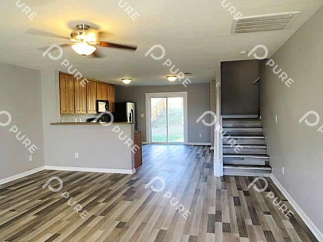 221 Whitestone Dr NE in Huntsville, AL - Building Photo - Building Photo