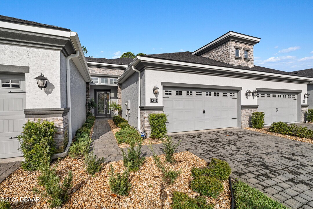 829 Pinewood Dr in Ormond Beach, FL - Building Photo