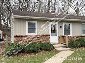 1932 Iowa St SW in Wyoming, MI - Building Photo