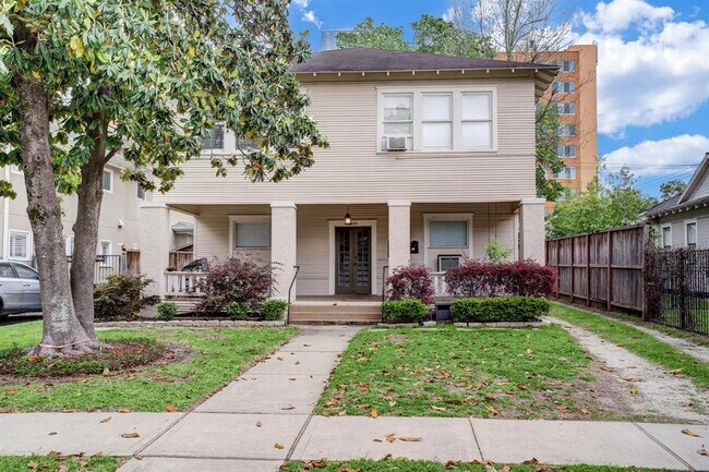 1847 Harvard St photo'