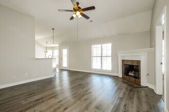 8213 Park Pike, Unit 204 in Southaven, MS - Building Photo - Building Photo