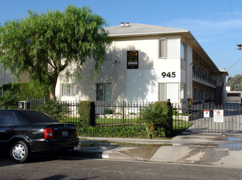 945 N Cedar St in Inglewood, CA - Building Photo