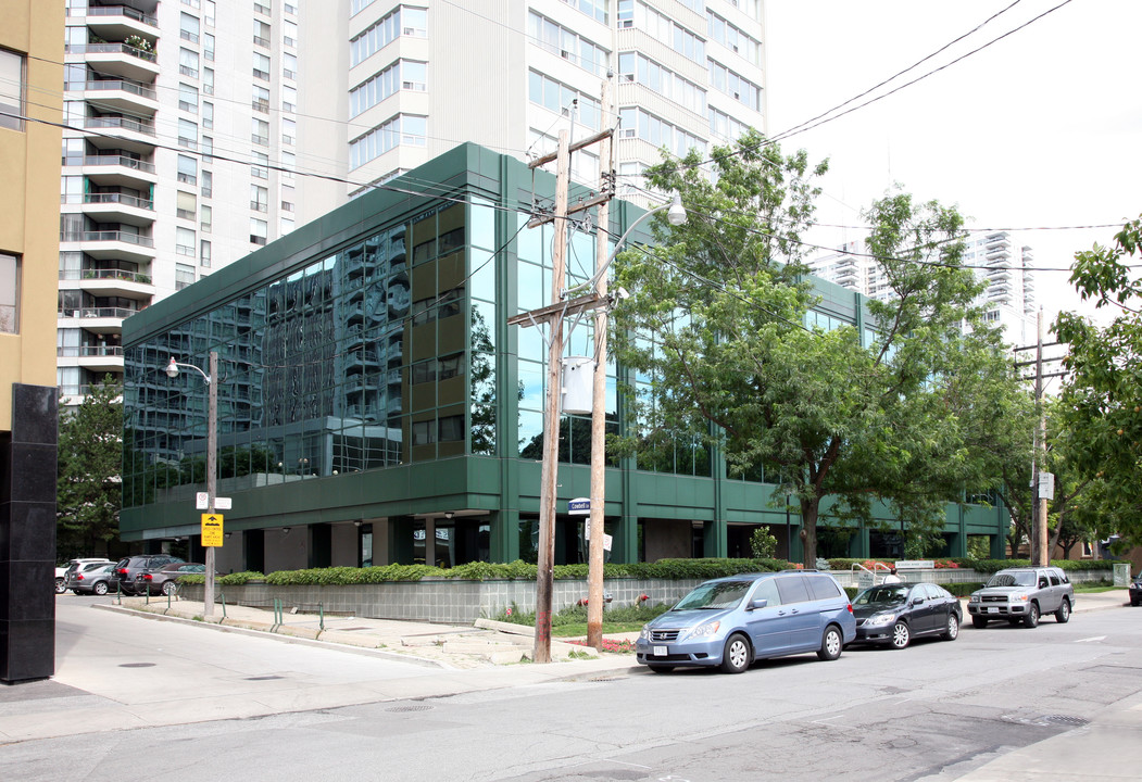 Apartments in Toronto, ON - Building Photo