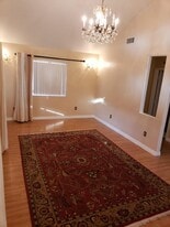 10512 Plainview Ave in Los Angeles, CA - Building Photo