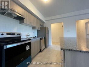 1-201 Chef Ln in Barrie, ON - Building Photo - Building Photo