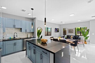 1540 NW 46th St in Miami, FL - Building Photo - Building Photo