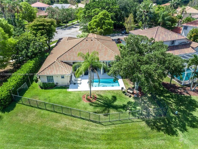 643 Lake Blvd in Weston, FL - Building Photo - Building Photo