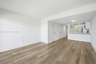 315 NW 109th Ave in Miami, FL - Building Photo - Building Photo