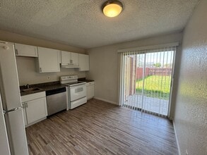 1903 Cedarhill Dr, Unit Unit B in Killeen, TX - Foto de edificio - Building Photo