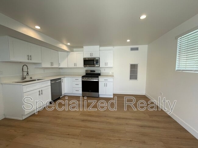 property at 1135 Scofield Dr