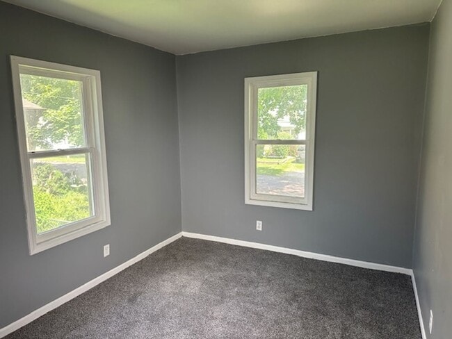 2221 N Ellis St in Peoria, IL - Building Photo - Building Photo