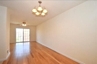 45 Evergreen St in Bayonne, NJ - Building Photo - Building Photo