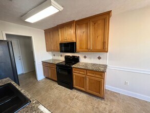 8037 Garrett Pines Dr in Columbus, GA - Building Photo - Building Photo